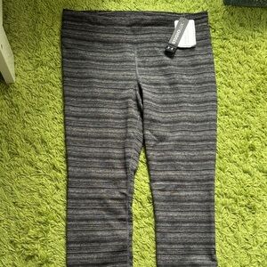 Under Armour Black and White Patterned capris sz medium